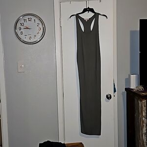 Feathers maternity dress small